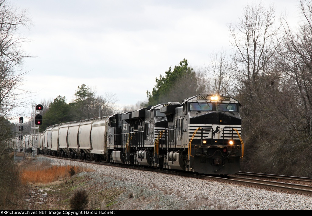 NS 9922 leads train 42Z eastbound